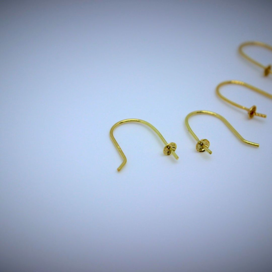 Korvakorukoukku 3mm helmipohjalla, 18K